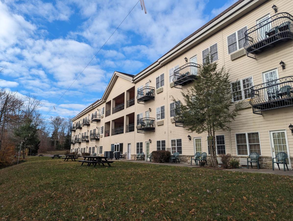 The Willowbrook Golf Hotel At Split Rock Lake Harmony Exterior photo