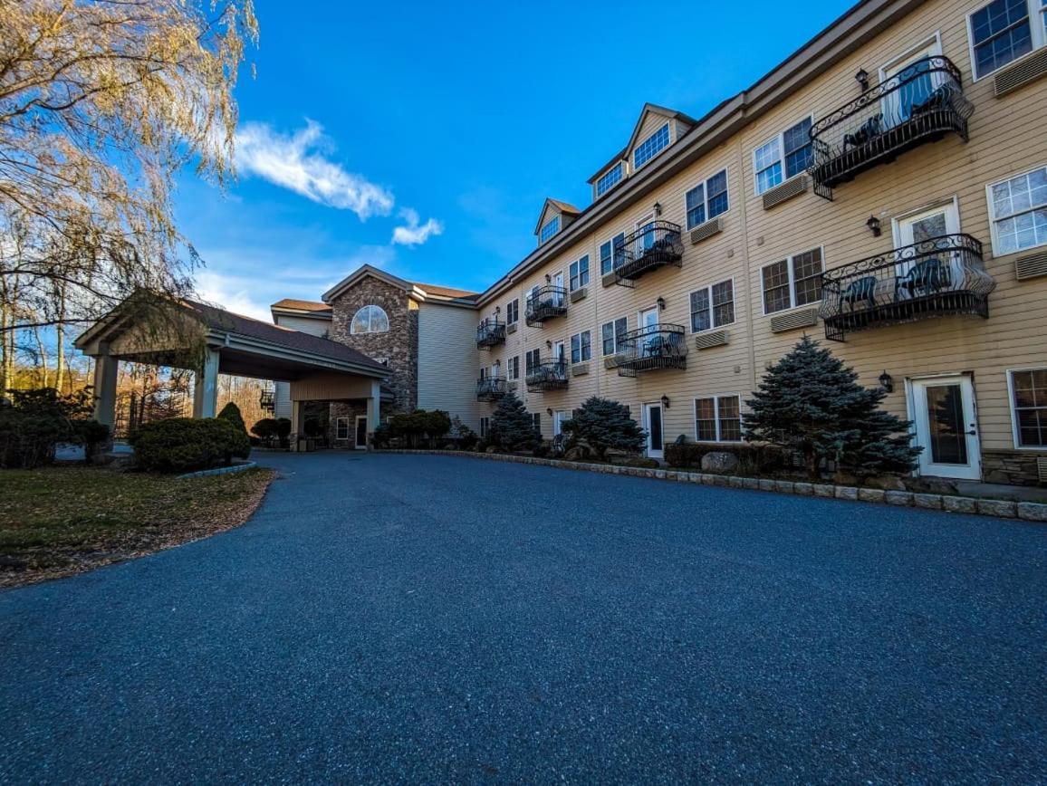 The Willowbrook Golf Hotel At Split Rock Lake Harmony Exterior photo